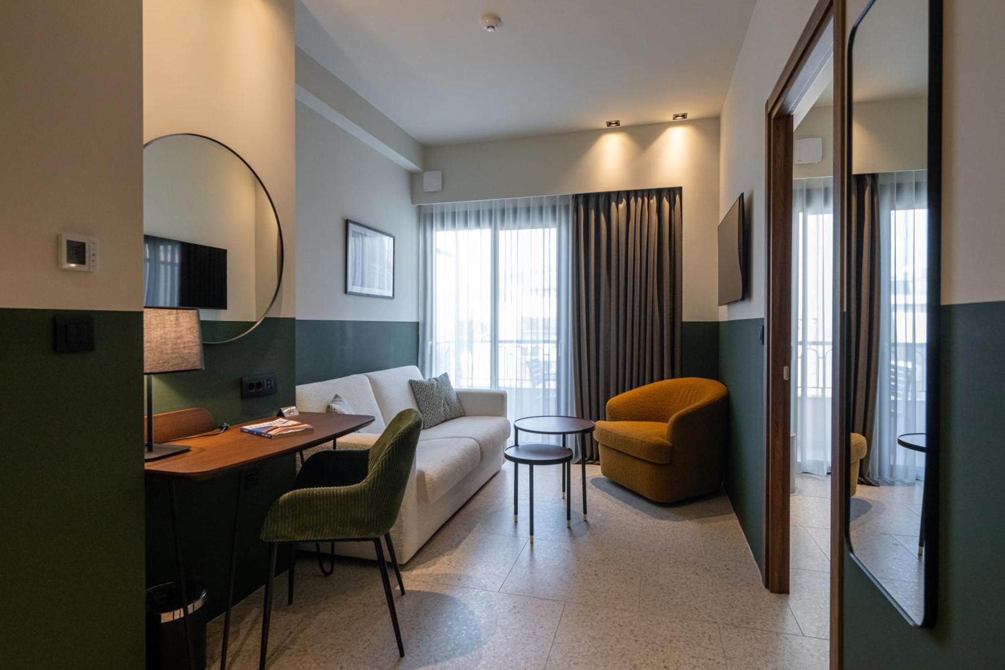Evripidou 7 - Kalamata Mediterranean Suites エクステリア 写真