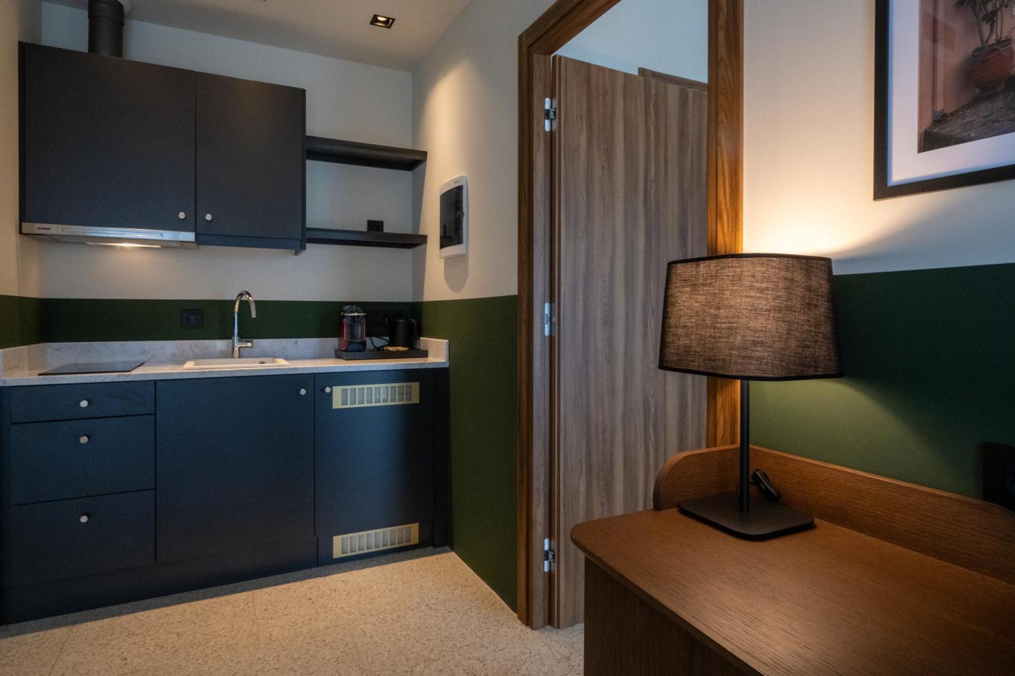 Evripidou 7 - Kalamata Mediterranean Suites エクステリア 写真